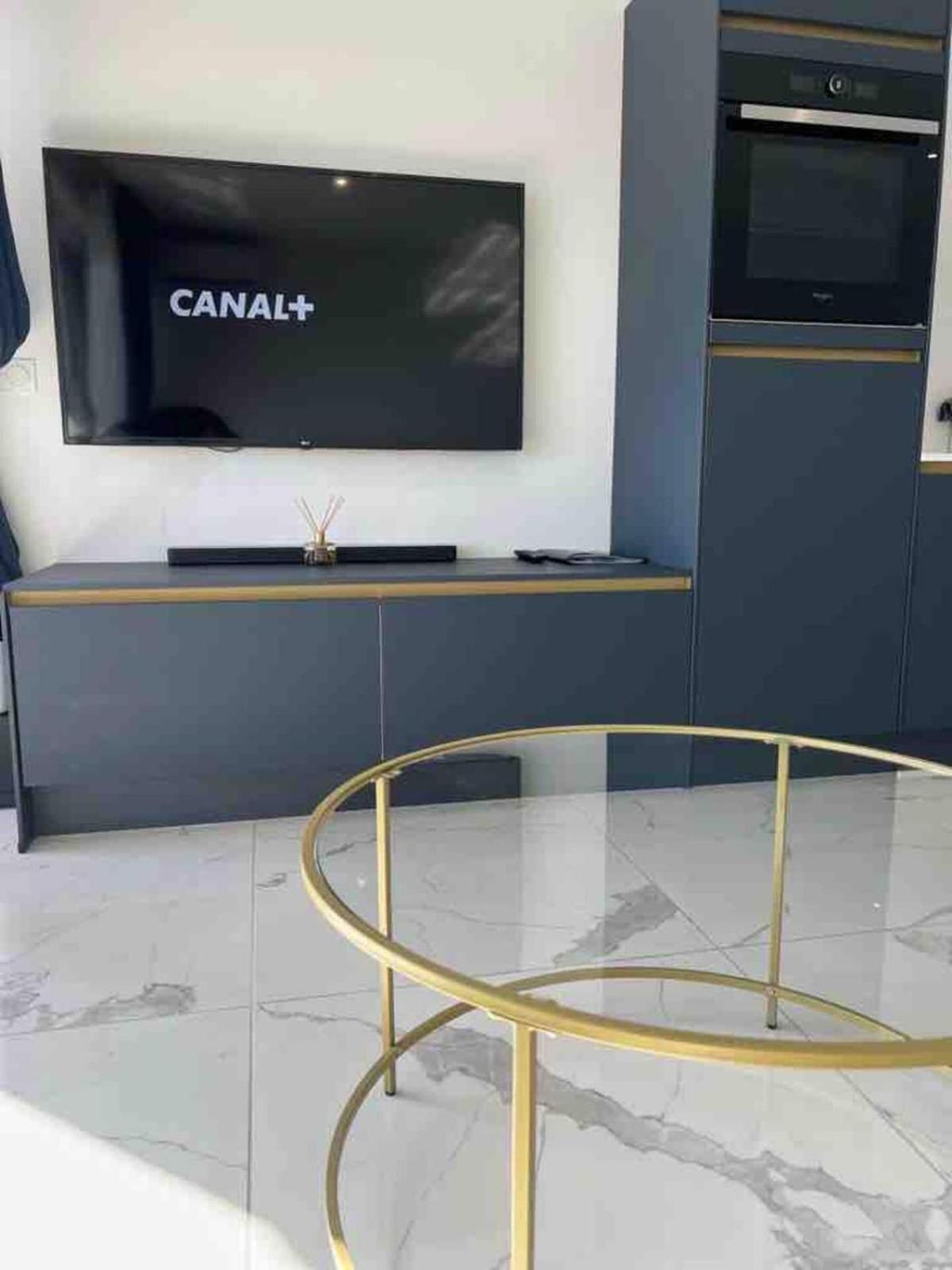 Tresor D Antheor- Bord De Appartement